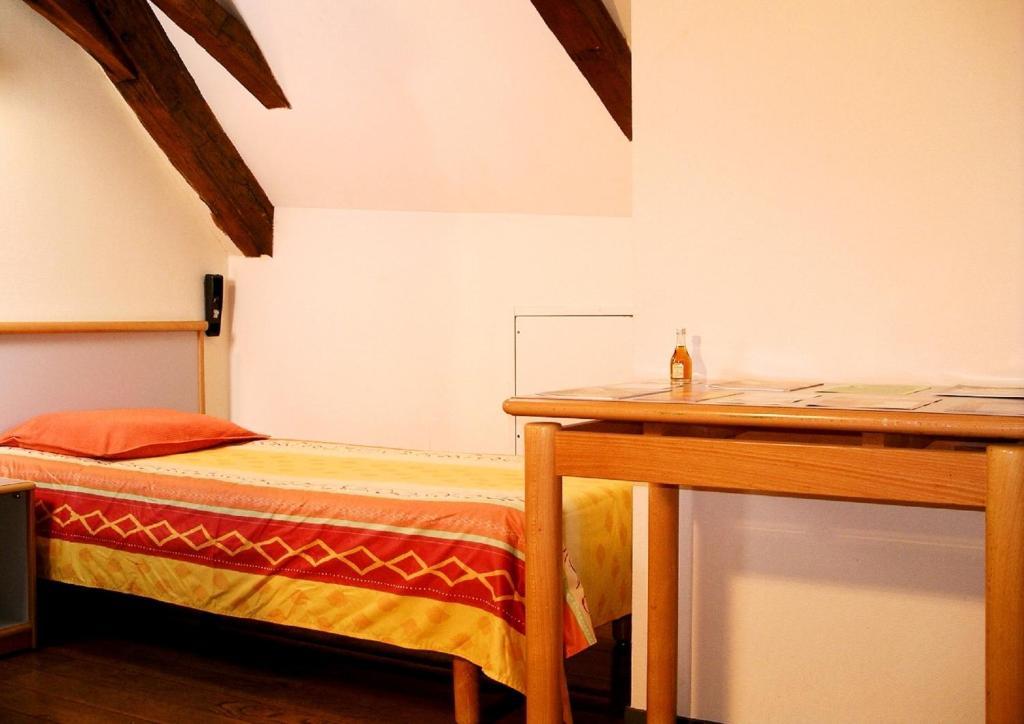 Abbaye Royale Saint-Jean-d'Angely Room photo
