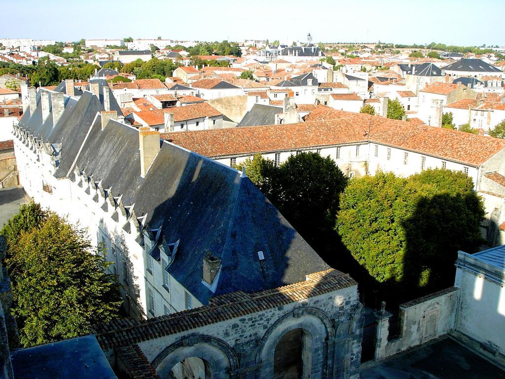 Abbaye Royale Saint-Jean-d'Angely Exterior photo