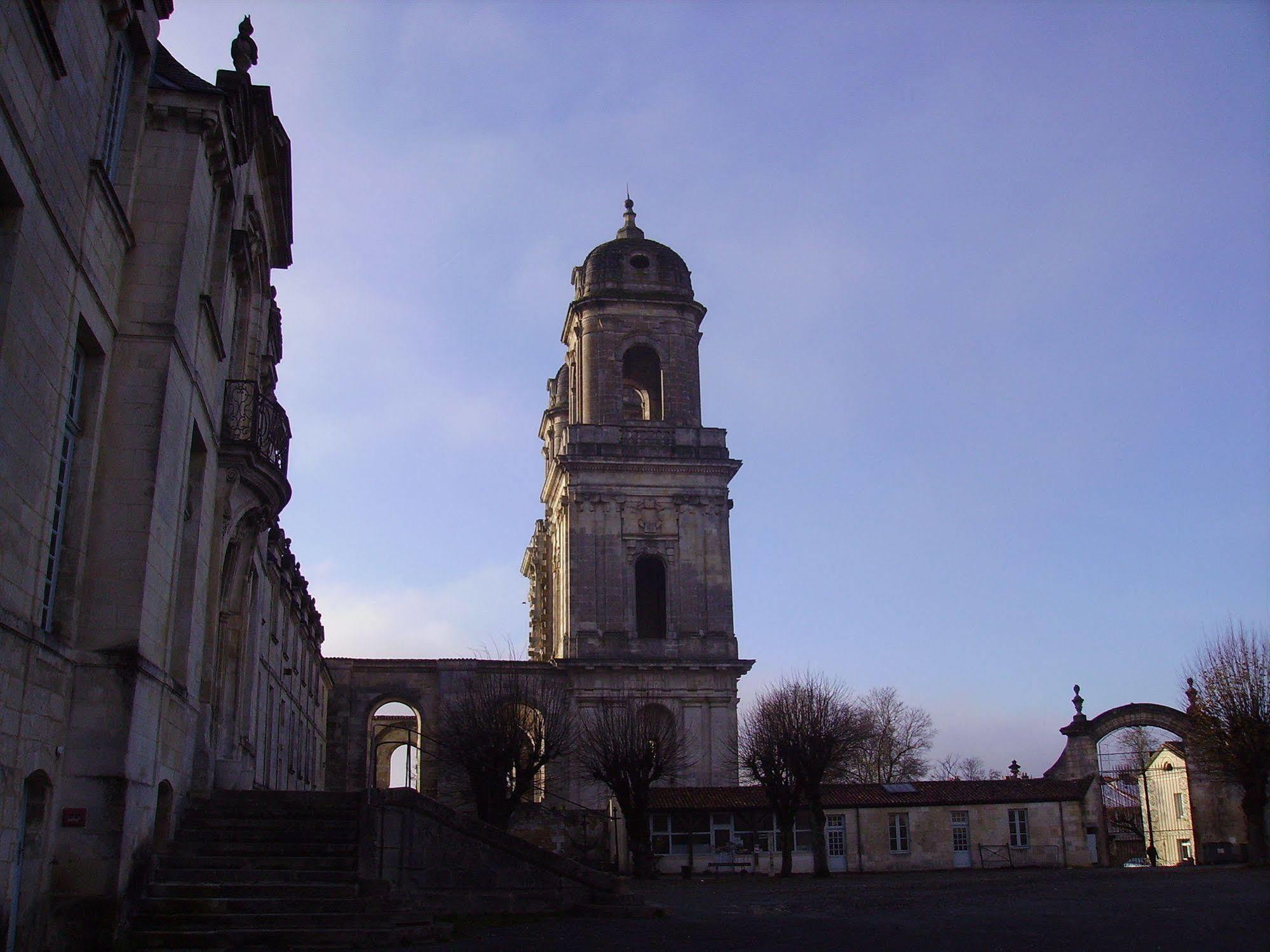Abbaye Royale Saint-Jean-d'Angely Exterior photo