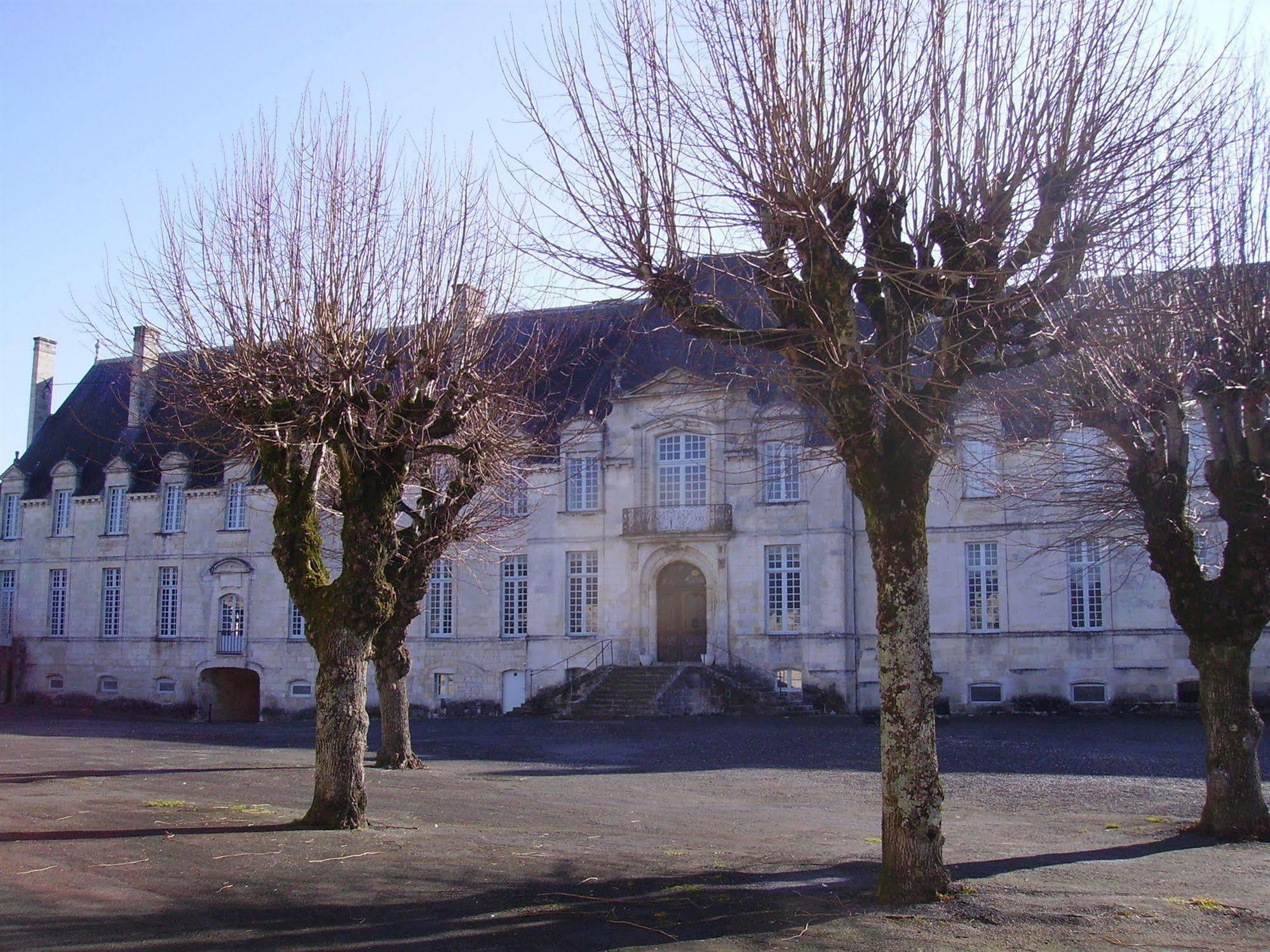 Abbaye Royale Saint-Jean-d'Angely Exterior photo