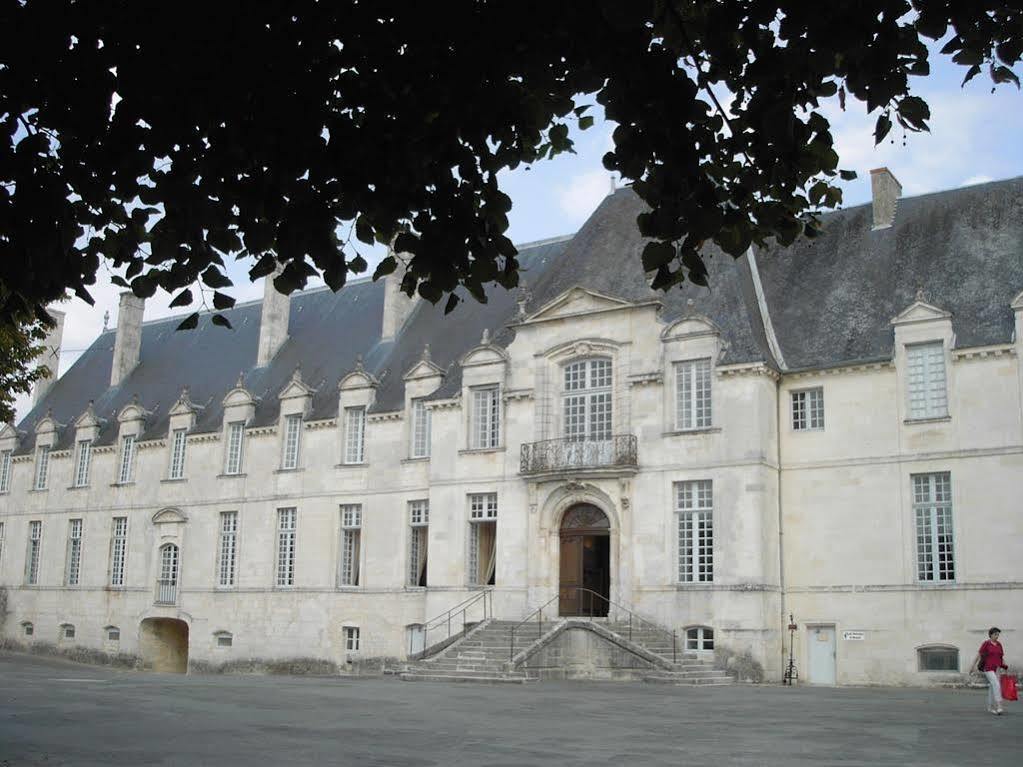 Abbaye Royale Saint-Jean-d'Angely Exterior photo
