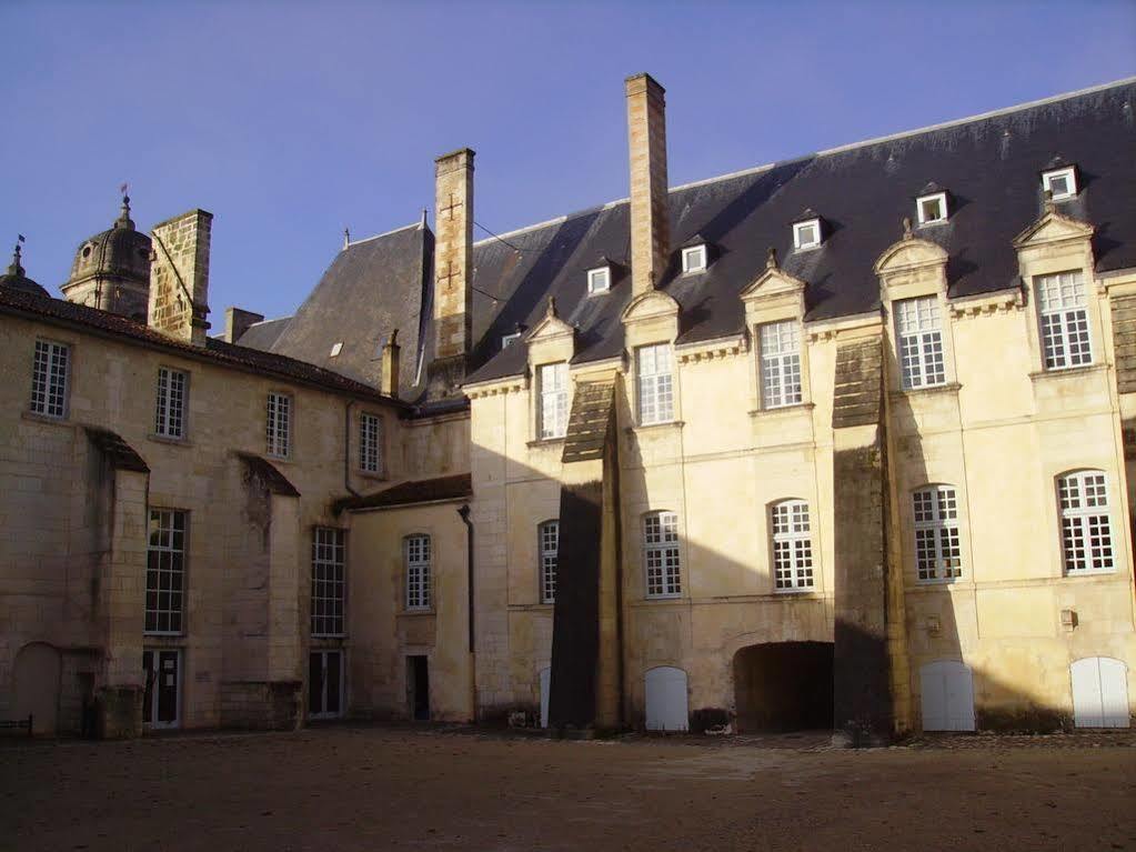 Abbaye Royale Saint-Jean-d'Angely Exterior photo